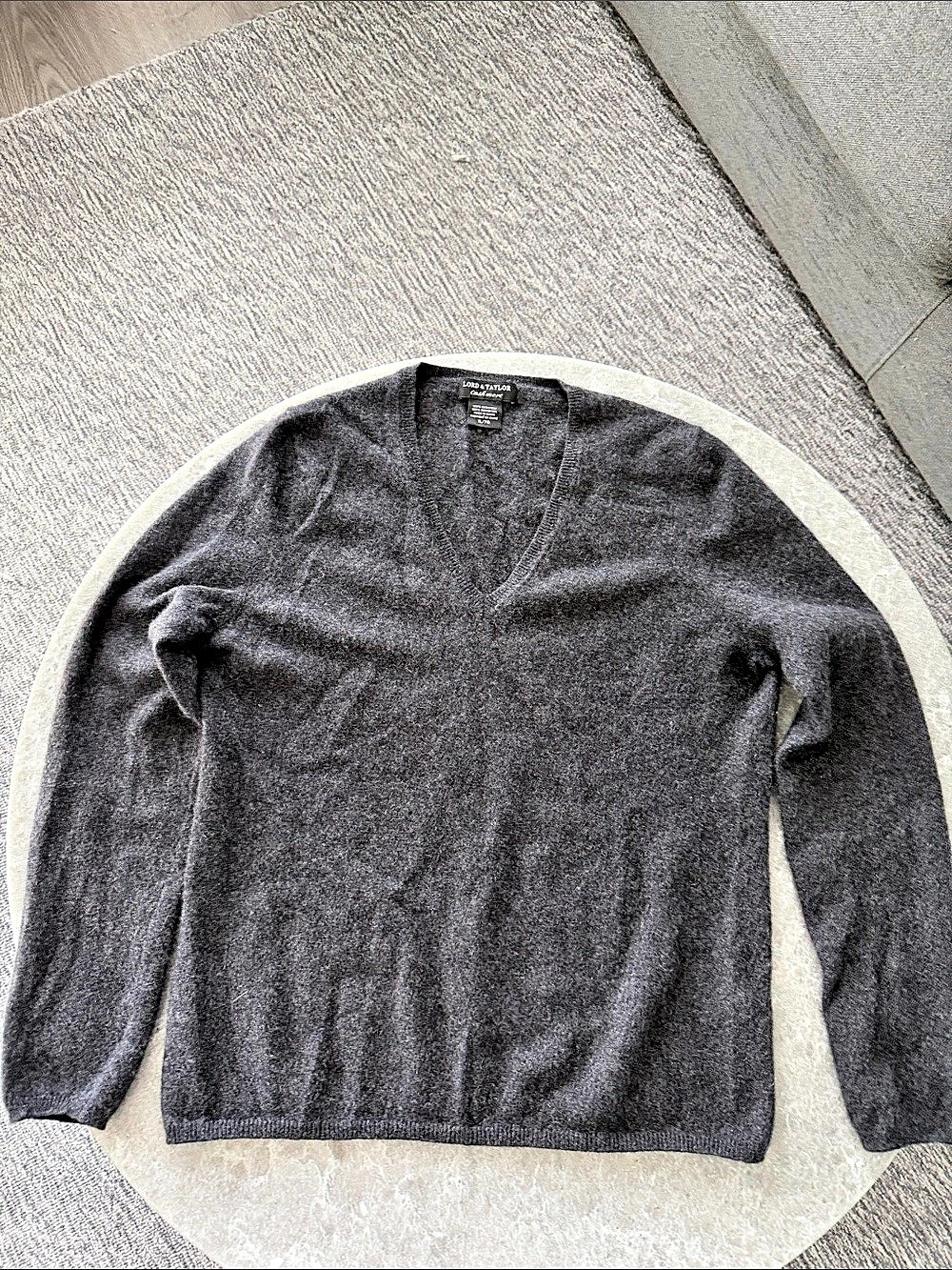 Lord & Taylor Cashmere V-Neck Sweater V-Neck Cashmere Dark Gray X-Large